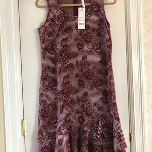 New/tag A-line shift dress with double layer hem size small. Wine/white color